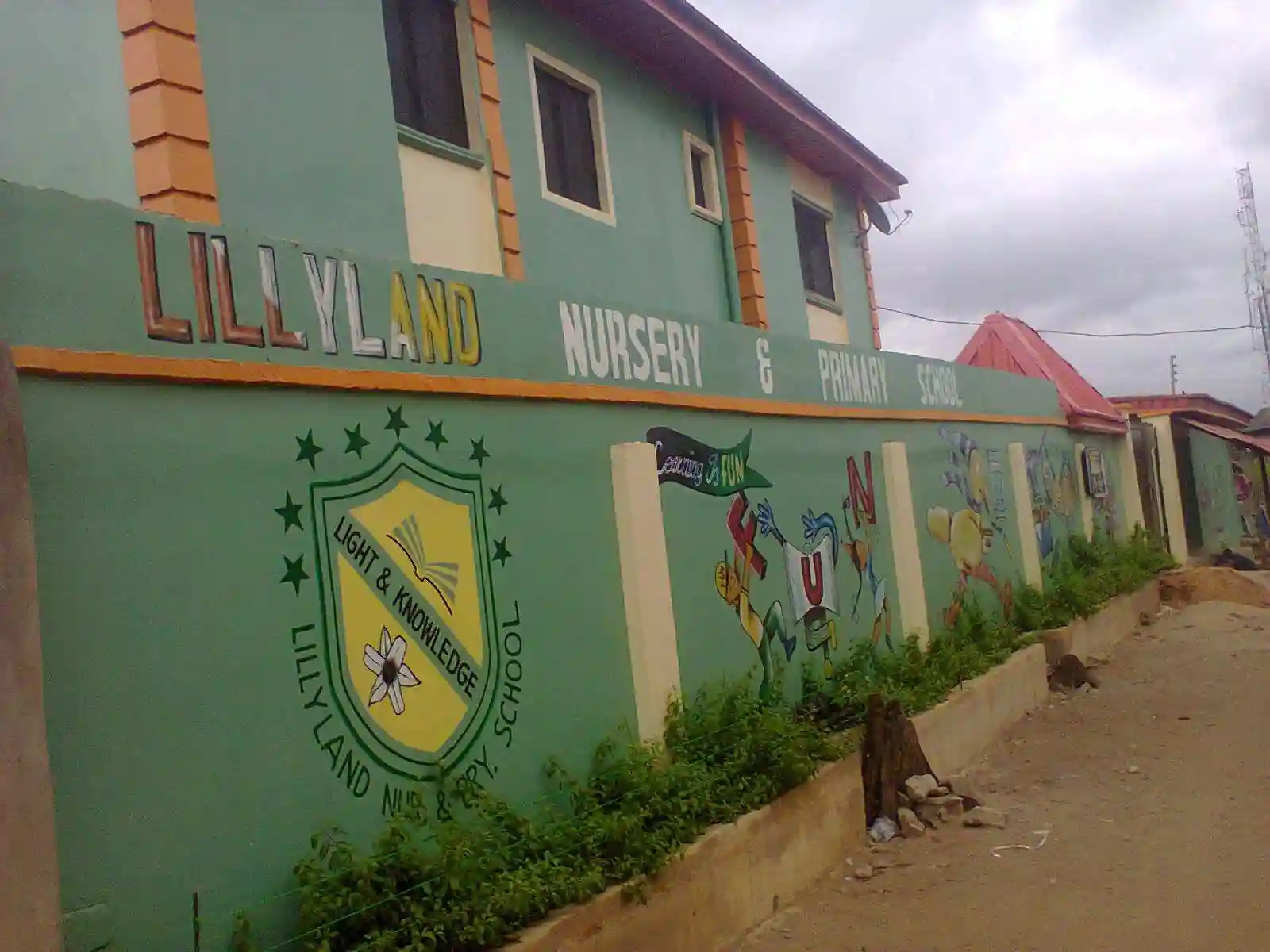 Lillyland Schools logo